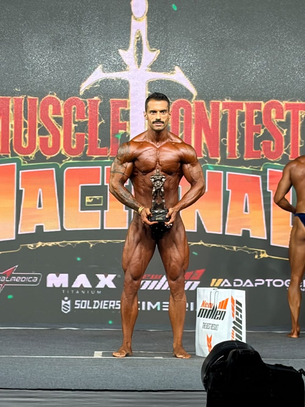 Leonardo Ribeiro em competição de fisiculturismo